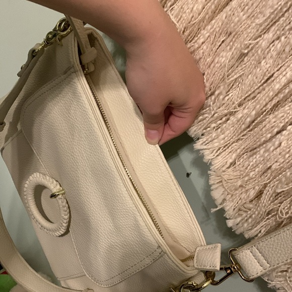 Cream Faux Leather Gold Trim Crossbody Shoulder Bag Charming Charlie’s - Picture 4 of 11